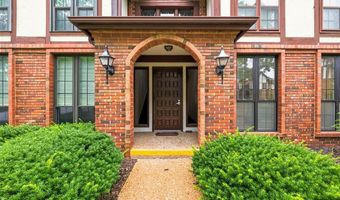 929 Claytonbrook Dr 2, Ballwin, MO 63011