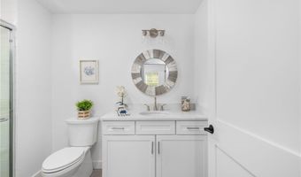 32 Exchange St 204, East Greenwich, RI 02818