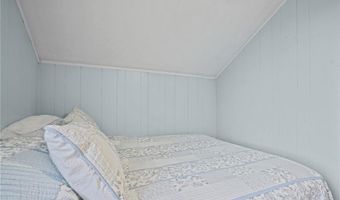 12 Hammond St, Newport, RI 02840