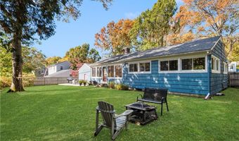 6 Conway Dr, Barrington, RI 02806