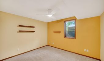 909 Idaho Ave, Ames, IA 50014