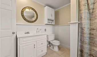 16 Courtway St, Narragansett, RI 02882