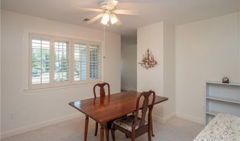 318 Corey Ln 318, Middletown, RI 02842
