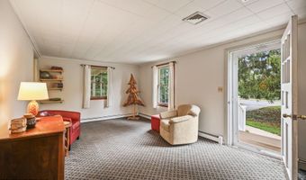 13 Swartzel Dr, Middletown, NJ 07748