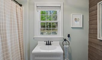 18 Hawk Dr, Bedford, NH 03110