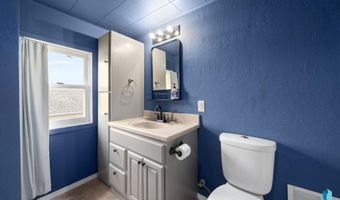 606 N 3rd St, Beresford, SD 57004