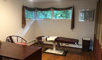 75 Union Ave, Amityville, NY 11701