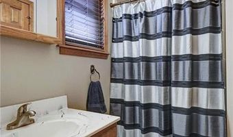 3050 Gaineswood Ave, Baxter Springs, KS 66713