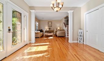 273 Finch Ln, North Kingstown, RI 02874