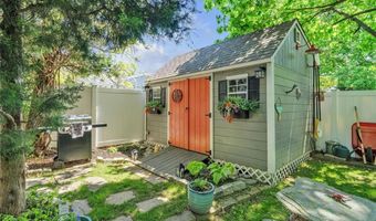 1 Fried Ave, Bristol, RI 02809