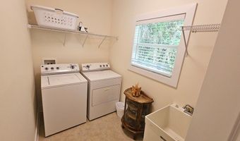 142 Bay Colony Way, Apalachicola, FL 32320