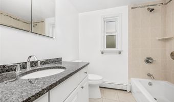 63 I U Willets Rd, Albertson, NY 11507