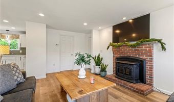 6 Fleuette Dr, Bellingham, MA 02019