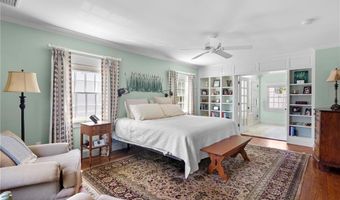51 Ayrault St, Newport, RI 02840