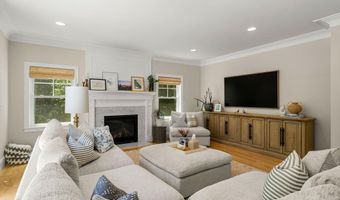 32 Settlers Ct, Bedford, NH 03110