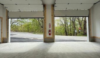 9 Hutchins St, Auburn, ME 04210