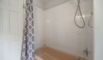 2218 N Williamsburg St, Arlington Heights, IL 60004