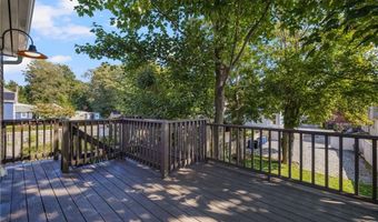 7 Sheffield Ave, Newport, RI 02840