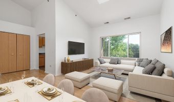 881 N Swift Rd 206, Addison, IL 60101