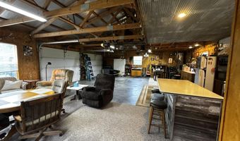 3702 Round House Rd, Aurora, MO 65605