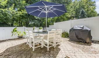 258 Clubhouse Dr, Middletown, NJ 07748