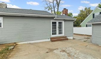 2405 Woodcrest Dr, Alton, IL 62002