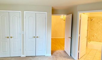 901 N MONROE St 203, Arlington, VA 22201