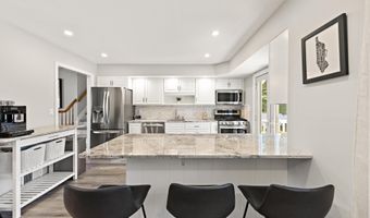522 Mackey Ave, Belford, NJ 07718
