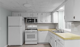 25 High St, Warwick, RI 02886
