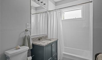 48 Constitution St 1, Bristol, RI 02809