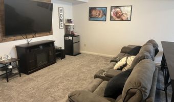 829 Rosemary Ave, Aurora, MO 65605
