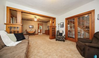 105 N 7th St, Beresford, SD 57004