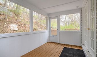 23 Oak Grove Rd, Brookfield, CT 06804