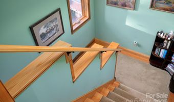 105 Avondale Heights Rd, Asheville, NC 28803