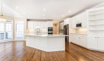9360 Nesbit Lakes Dr, Alpharetta, GA 30022