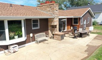 203 3rd Ave SW, Bowman, ND 58623