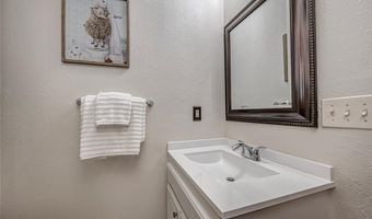 3208 California Ave, Chickasha, OK 73018