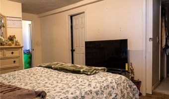 94 Waverly St, Warwick, RI 02889