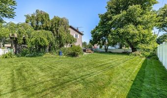 709 Oakhurst Dr, Amherst, OH 44001
