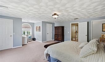 23 BERNON Dr, Lincoln, RI 02865