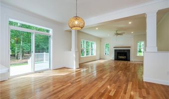 44 Saddlebrook Dr, Warwick, RI 02818