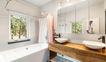 19354 Kiowa Rd, Bend, OR 97702