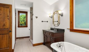 15 Deaver Dr, Asheville, NC 28806