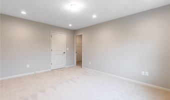 30 Essex Woods Ln B, Amherst, NY 14228