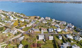 21 Namcook Rd, Narragansett, RI 02882
