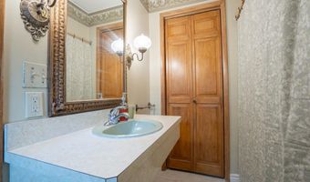 221 Franklin St, Alburtis, PA 18011