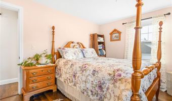 41 Yeoman Ave, Cranston, RI 02920