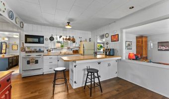 311 MAPLE St, Brookings, OR 97415
