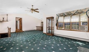 8 Meadow Ln, Coventry, RI 02816