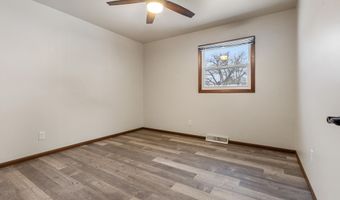 1726 SW 9th Ave, Aberdeen, SD 57401